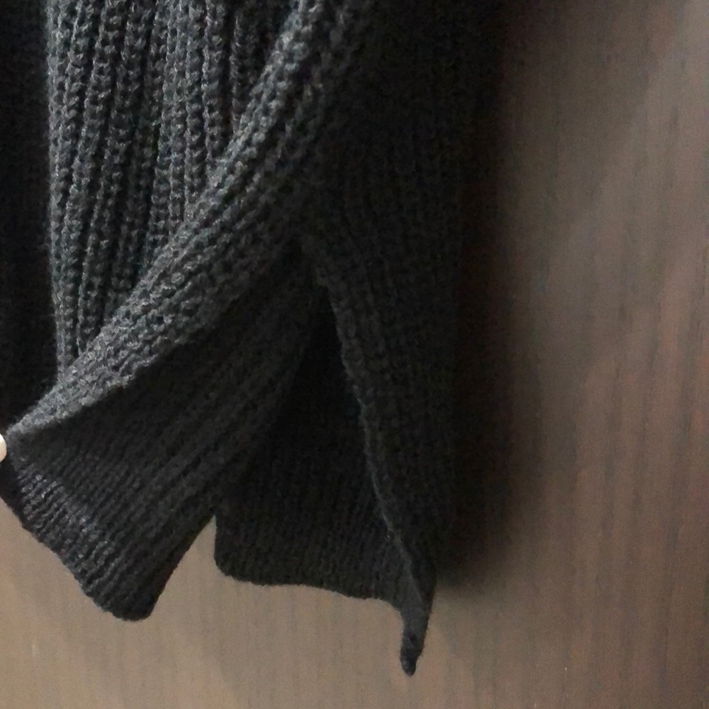 Chloah Sweater NWOT - Picture 2 of 4